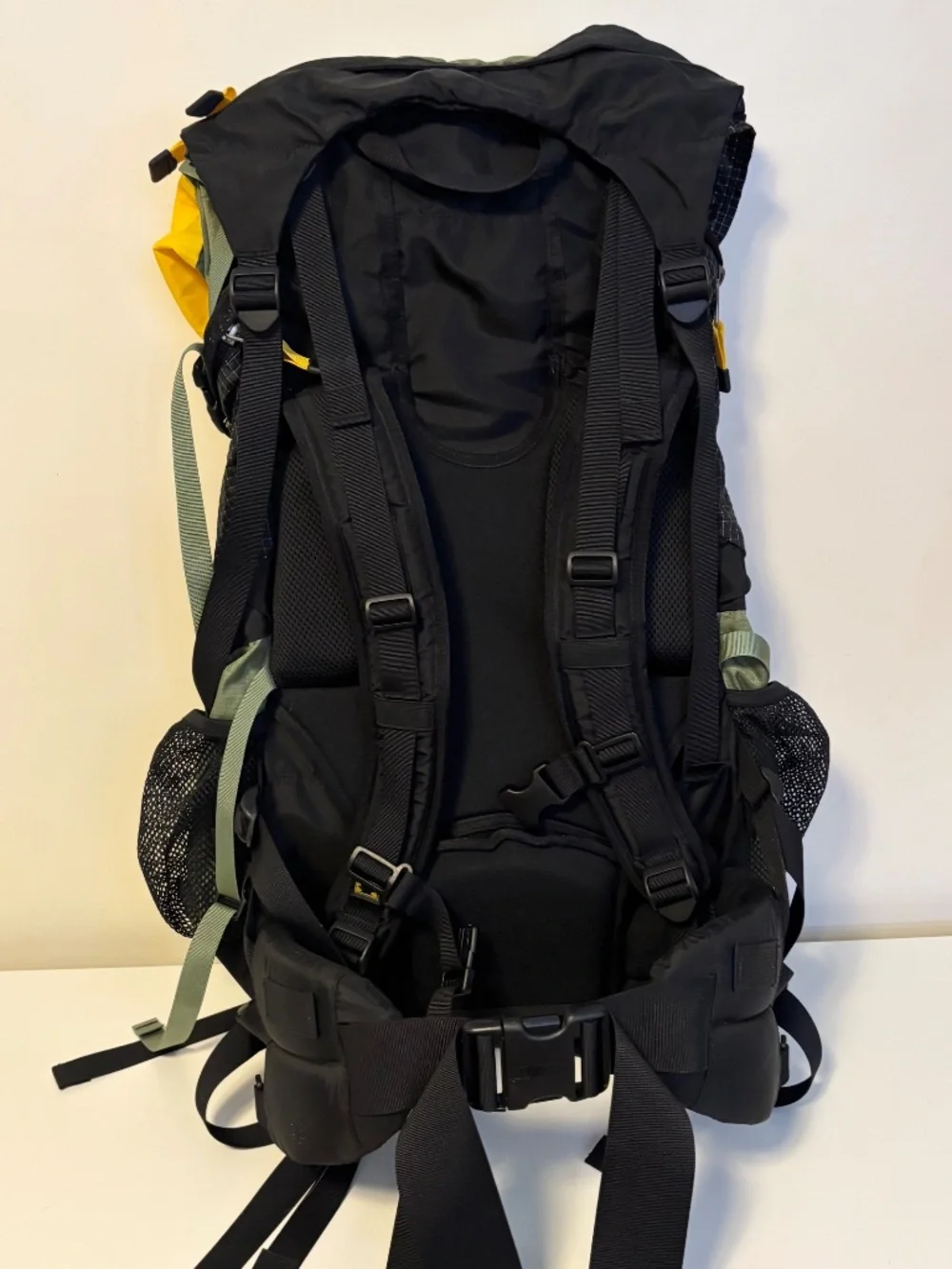 Mountainsmith Circuit Internal Frame Capacity Hiking Backpack Pack Outdoors NWT